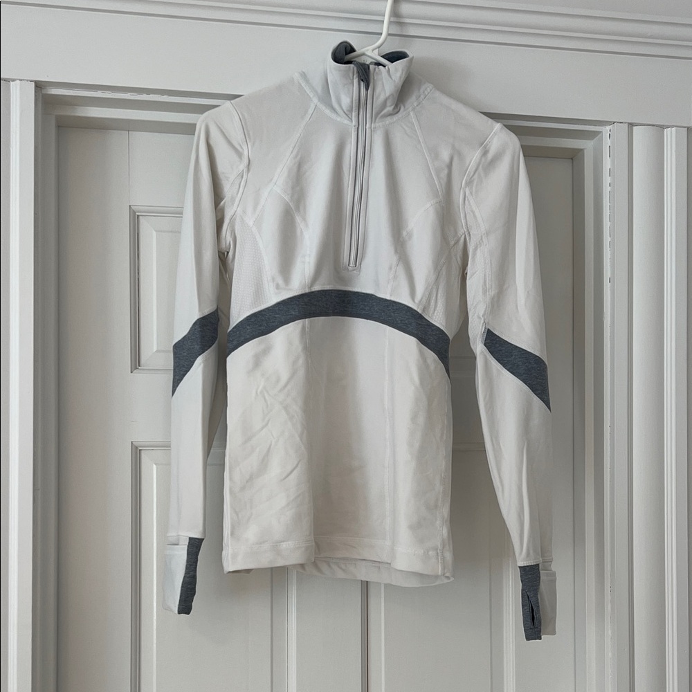 Lululemon Women's White and Gray distance pullover